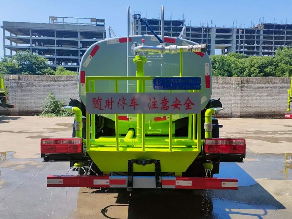 東風(fēng)福瑞卡5噸灑水車