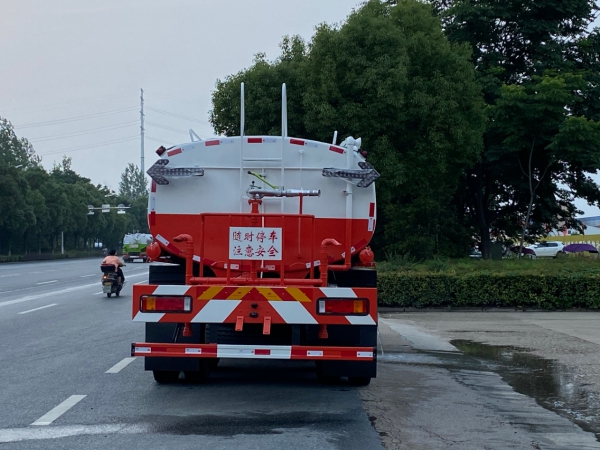 東風(fēng)天龍20噸灑水車